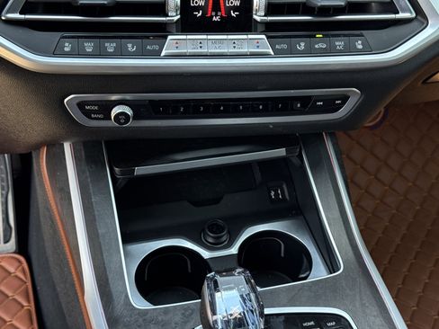 Used 2022 BMW X7 M50i w/ Dynamic Handling Package image 22