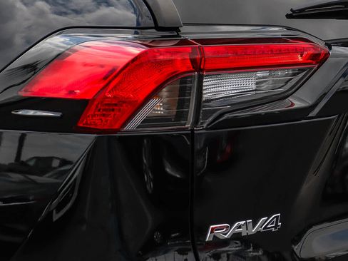 Used 2022 Toyota RAV4 XLE w/ Carpet Mat Package (TMS) AWD/4WD image 9