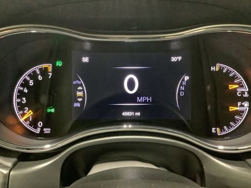 Used 2021 Jeep Grand Cherokee Laredo X image 18