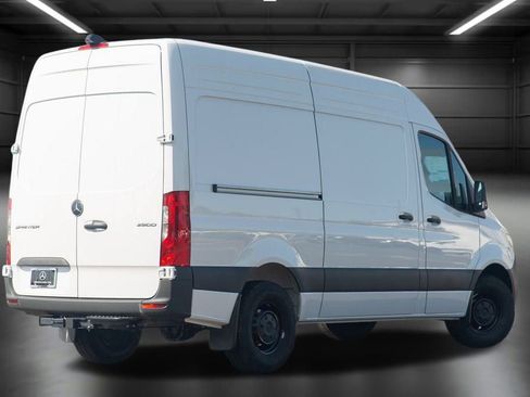 Used 2024 Mercedes-Benz Sprinter 144 Cargo image 10