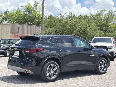 Used 2025 Chevrolet Blazer LT FWD image 6