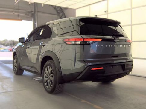 Used 2025 Nissan Pathfinder S FWD image 5