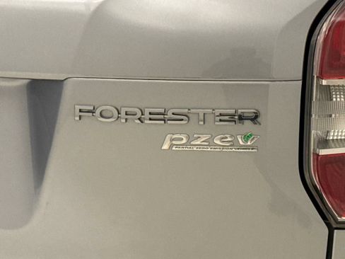 Used 2015 Subaru Forester 2.5i Limited AWD/4WD image 10