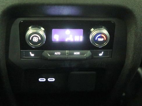 Used 2024 GMC Acadia Elevation w/ Luxury Package AWD/4WD image 6