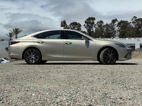 Used 2024 Lexus ES 350 w/ Premium Package image 9