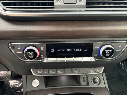 Used 2025 Audi Q5 2.0T Premium w/ Convenience Plus Package image 18