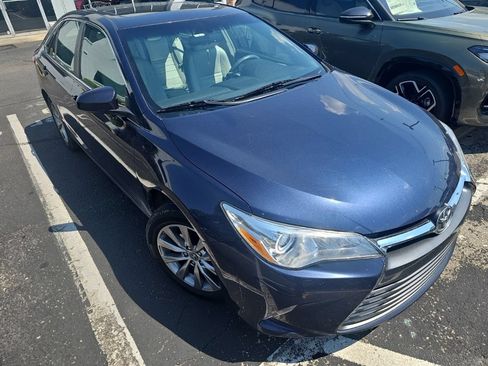 Used 2017 Toyota Camry XLE w/ Moonroof Package FWD image 4