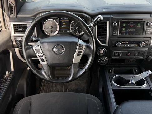 Used 2019 Nissan Titan SV w/ SV Convenience Package AWD/4WD image 11