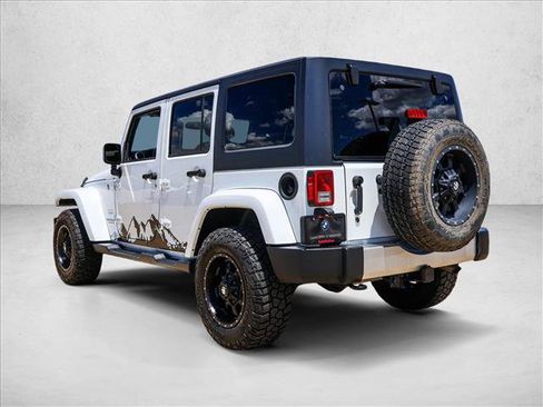 Used 2017 Jeep Wrangler Unlimited Sahara AWD/4WD image 7