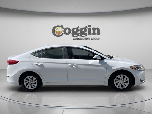 Used 2017 Hyundai Elantra SE image 6