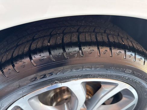 Used 2017 Mercedes-Benz C 300 4MATIC Sedan image 15