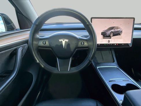 Used 2024 Tesla Model Y 2WD image 5