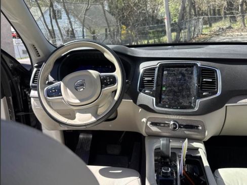 Used 2024 Volvo XC90 T8 Plus w/ Protection Package Premier AWD/4WD image 5