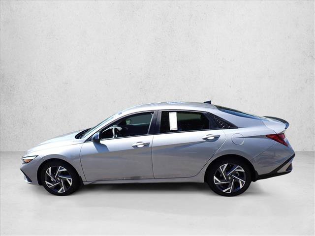 Used 2025 Hyundai Elantra Sport FWD image 2