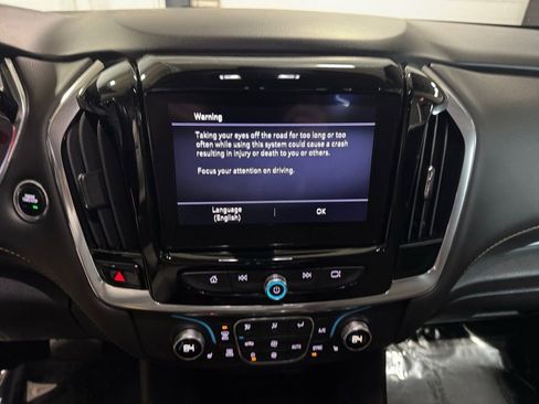 Used 2020 Chevrolet Traverse LT image 19