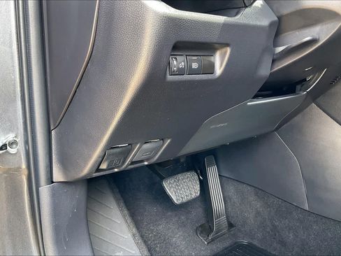Used 2025 Toyota RAV4 XLE FWD image 35