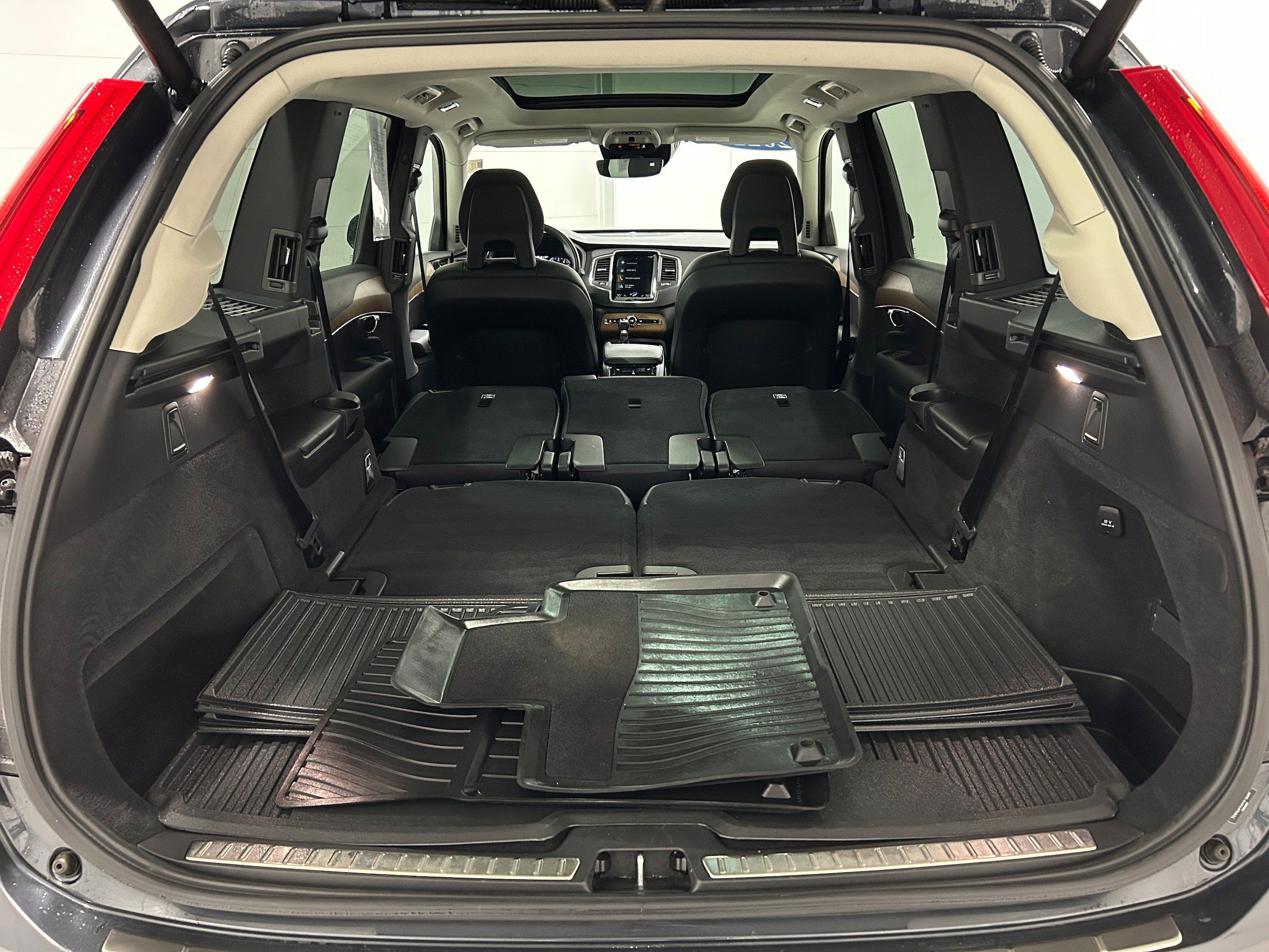 Used 2021 Volvo XC90 T6 Momentum w/ Climate Package AWD/4WD image 36