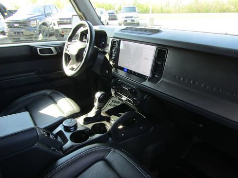 Used 2025 Ford Bronco Badlands AWD/4WD image 11