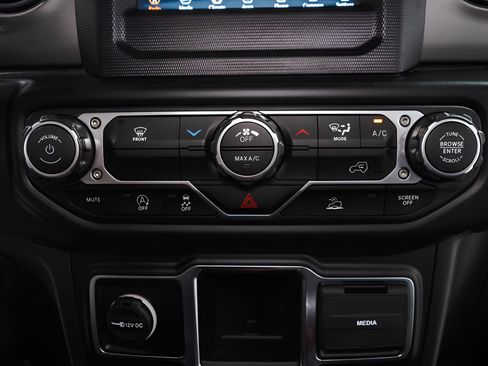 Used 2022 Jeep Wrangler Unlimited Sport AWD/4WD image 16