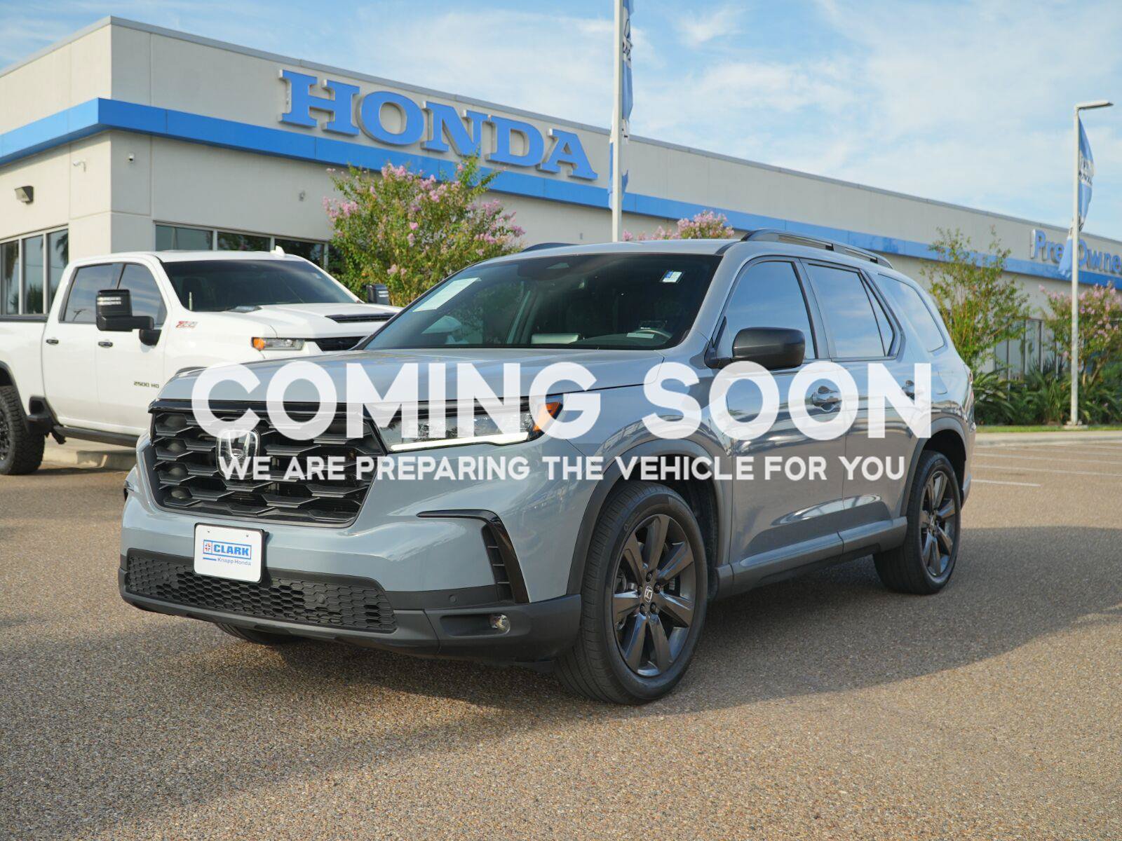 Used 2025 Honda Pilot Sport image 1