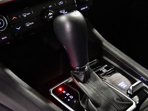 Used 2023 Jeep Compass Latitude image 23