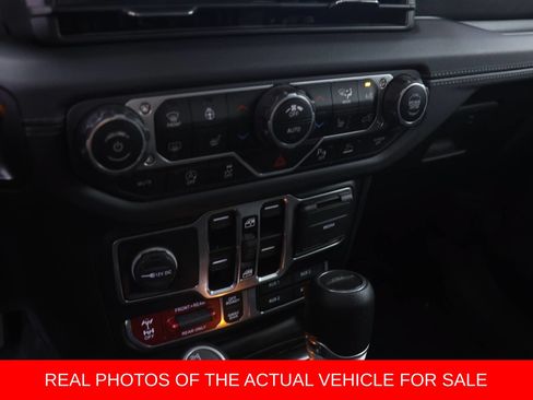 Used 2024 Jeep Gladiator Rubicon w/ Technology Group AWD/4WD image 8