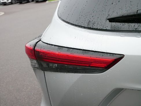 Used 2023 Toyota Highlander Platinum image 17