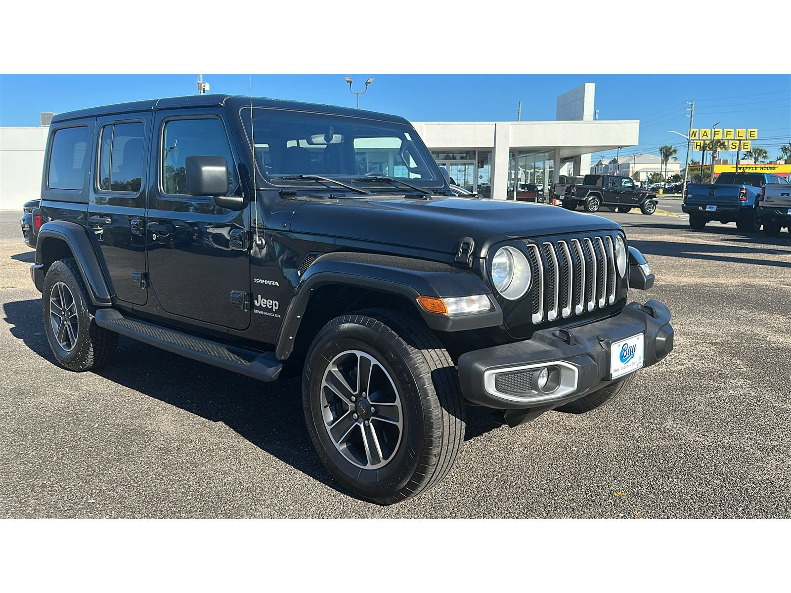 Used 2023 Jeep Wrangler Unlimited Sahara AWD/4WD image 8
