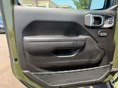 Used 2023 Jeep Gladiator Sport image 16