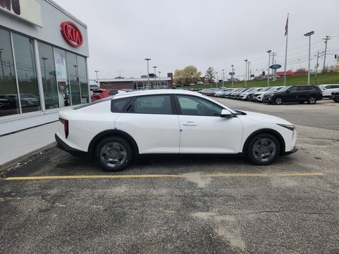 New 2025 Kia K4 LX image 12