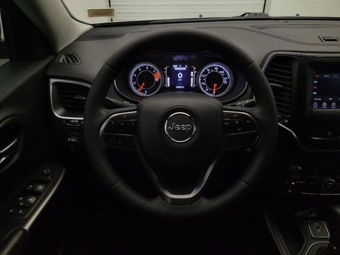 Used 2020 Jeep Cherokee Latitude Plus FWD image 22