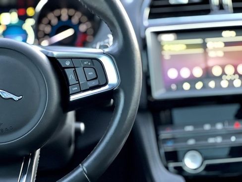 Used 2019 Jaguar F-PACE Prestige image 34