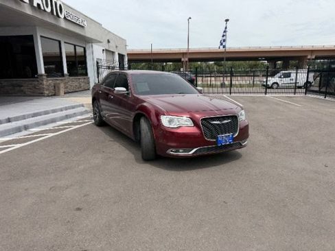 Used 2019 Chrysler 300 Limited AWD/4WD image 14