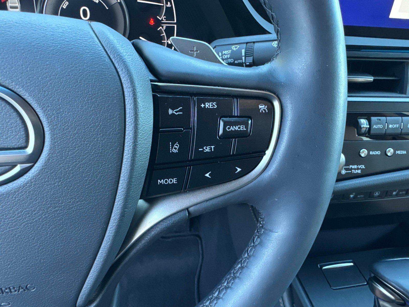 Used 2024 Lexus ES 300h w/ Premium Package FWD image 29