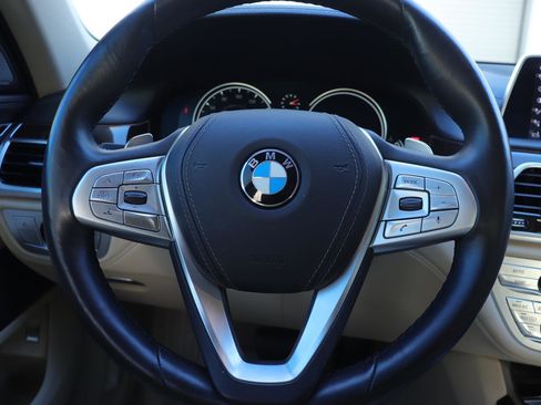 Used 2018 BMW 740i image 26