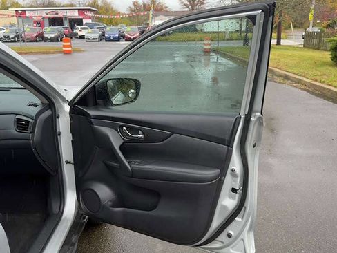 Used 2017 Nissan Rogue S image 30