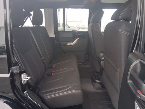 Used 2018 Jeep Wrangler Unlimited Sahara w/ Connectivity Group image 15