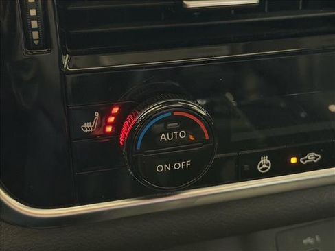 Used 2023 Nissan Rogue SL image 18