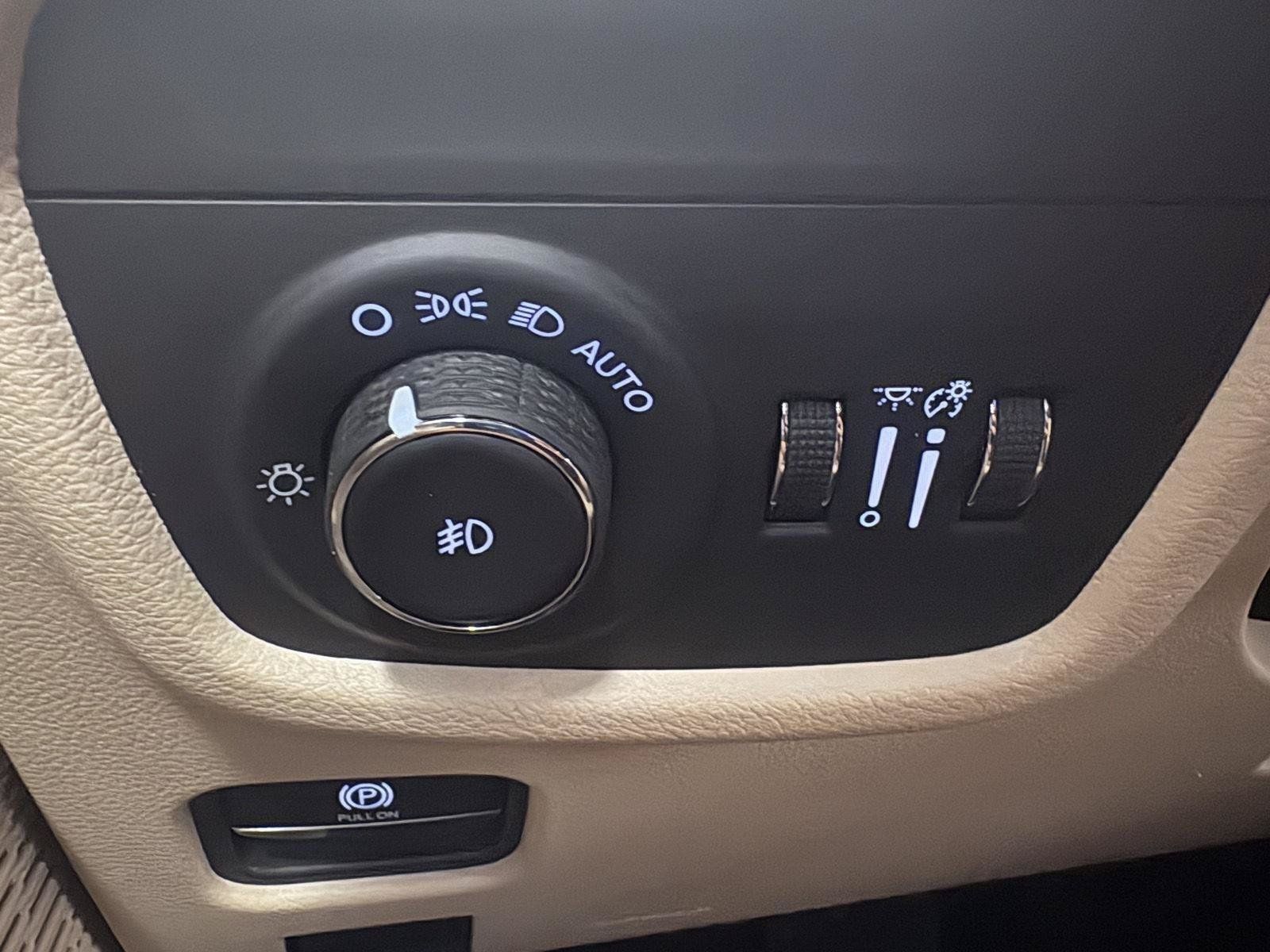 Used 2025 Jeep Grand Cherokee Limited AWD/4WD image 27