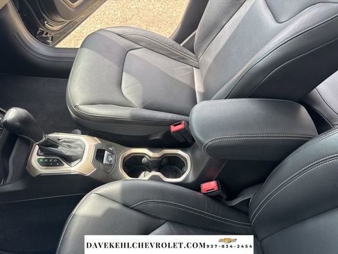 Used 2017 Jeep Renegade Limited FWD image 27