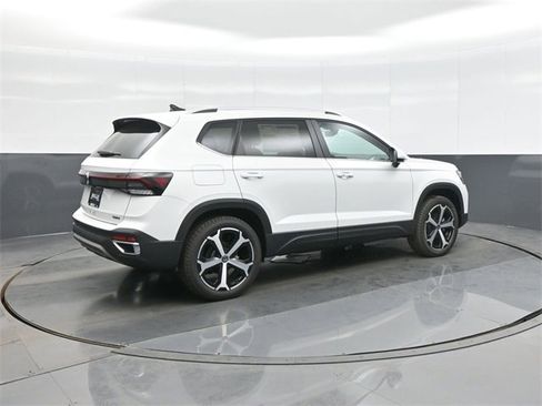 New 2026 Volkswagen Taos SEL image 7