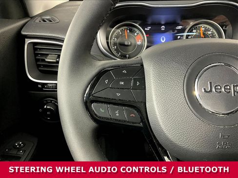 Used 2023 Jeep Cherokee Altitude Lux AWD/4WD image 11