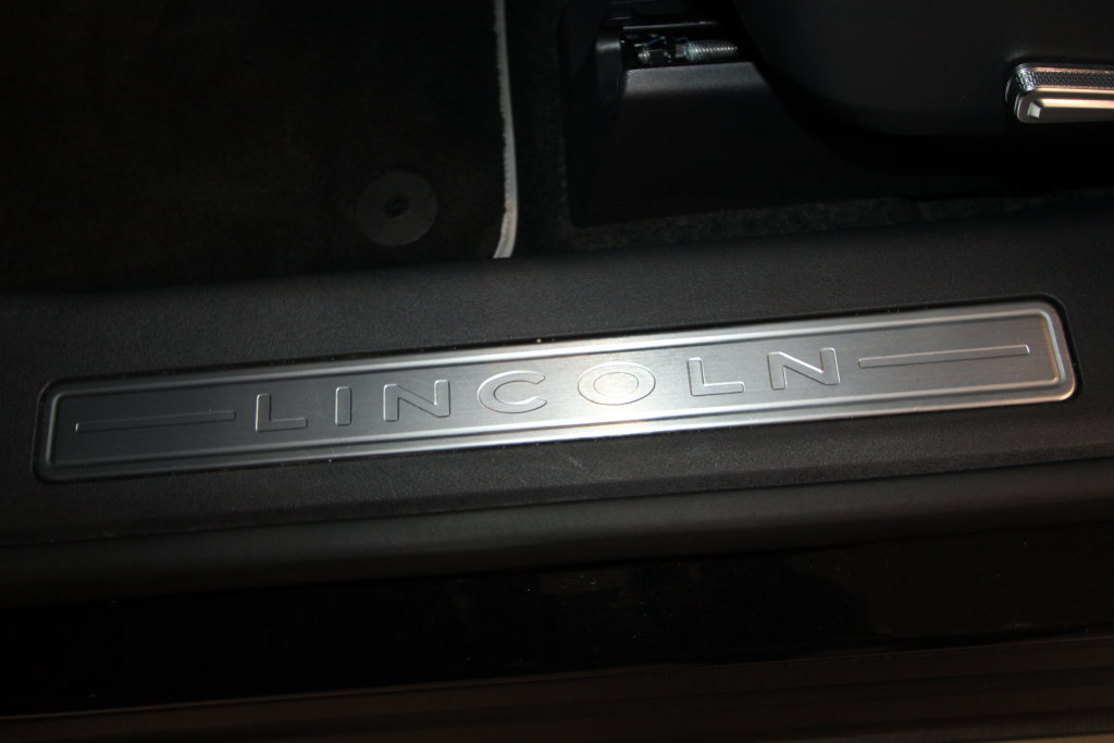 Used 2024 Lincoln Nautilus Premier AWD/4WD image 7