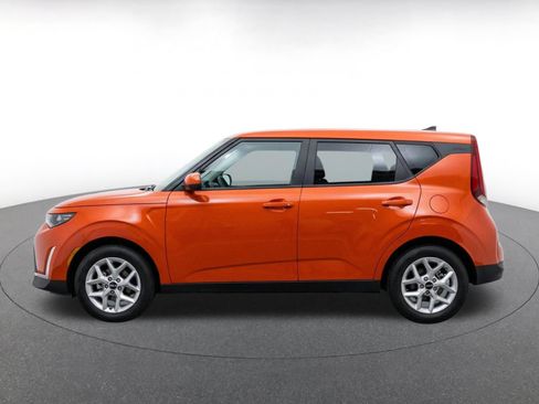 Used 2025 Kia Soul LX w/ LX Technology Package FWD image 4
