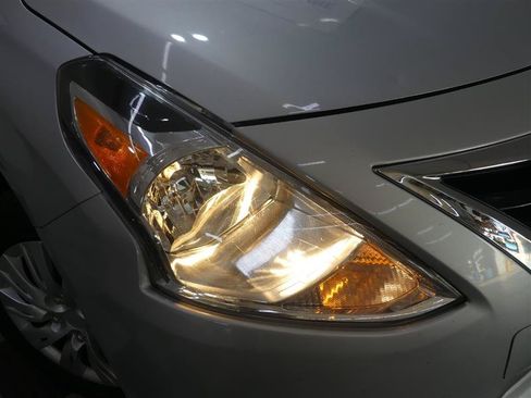 Used 2017 Nissan Versa SV FWD image 13