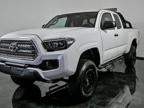 Used 2021 Toyota Tacoma SR image 5