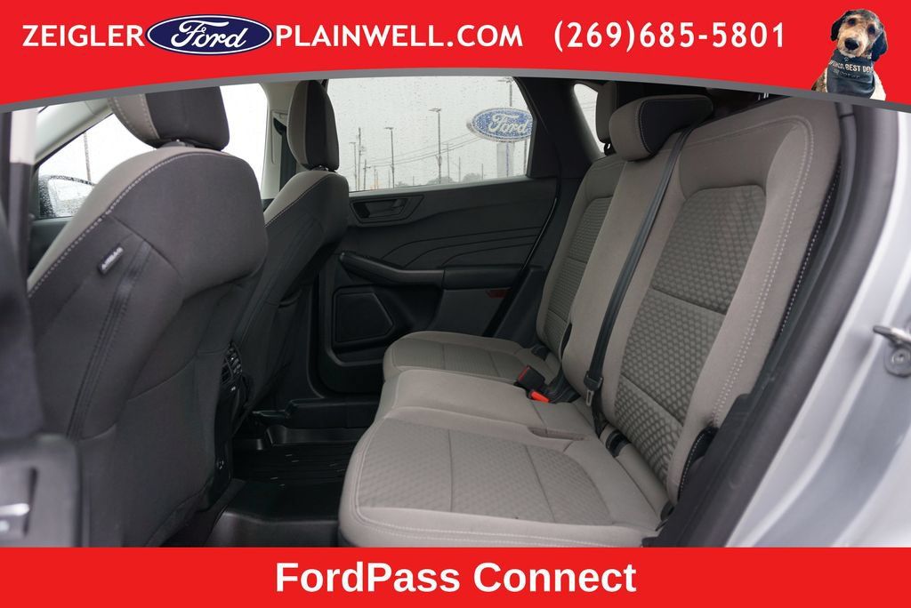 Used 2022 Ford Escape SE w/ Cold Weather Package FWD image 11