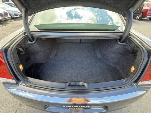 Used 2016 Chrysler 300 C RWD image 18