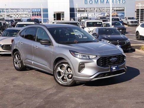 Used 2023 Ford Escape ST-Line FWD image 2