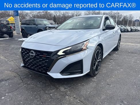 Used 2023 Nissan Altima 2.5 SR w/ SR Premium Package image 2